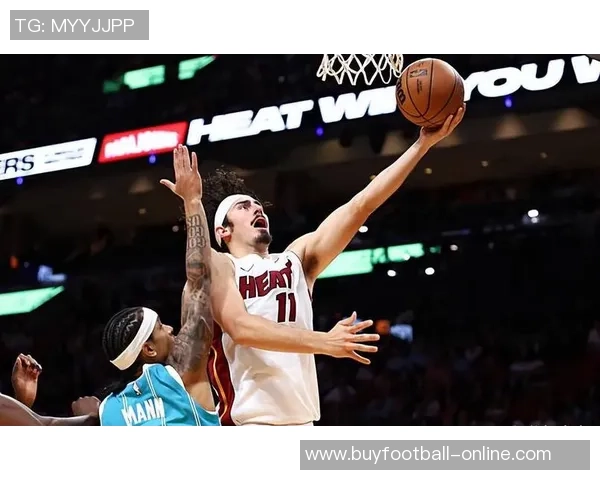 哈克斯表现出色15投8中砍下18分8篮板9助攻2盖帽正负值高达18助球队获胜